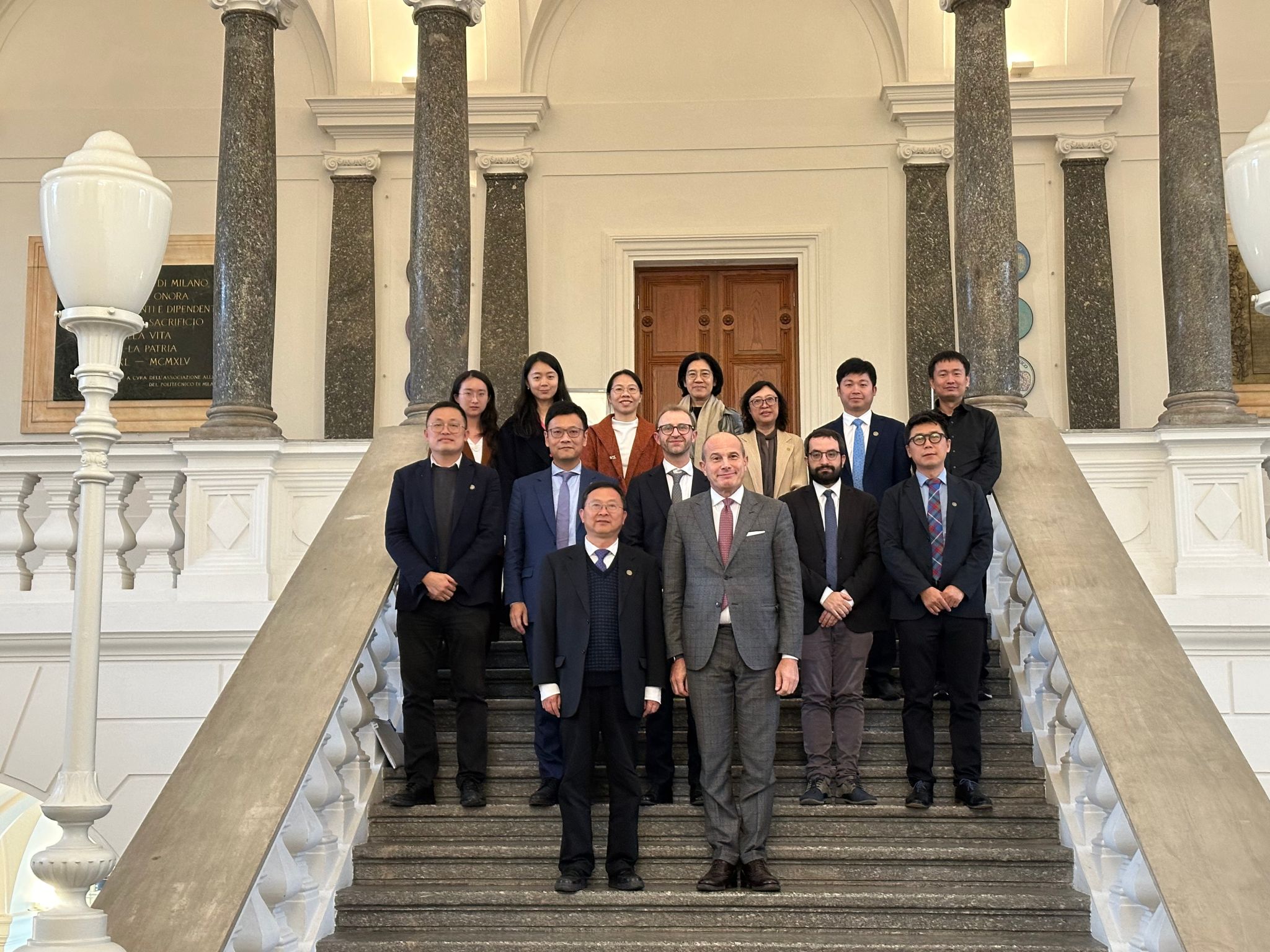 先后访问意大利圣心天主教大学